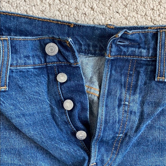 Levi’s cutoff distressed denim shorts - Picture 6 of 6